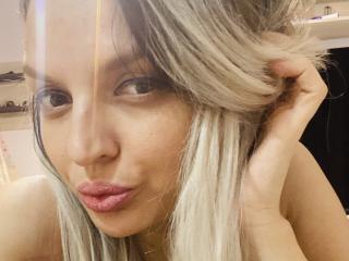 DouceAmelia - Sexe cam en vivo - 24045189