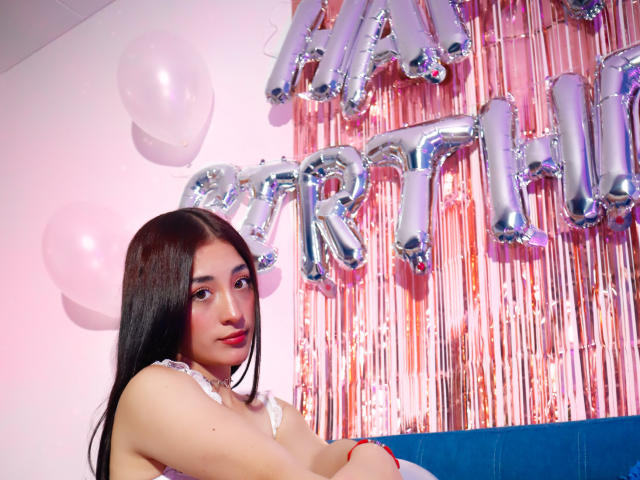 EmmilyWright - Live Sex Cam - 24049465