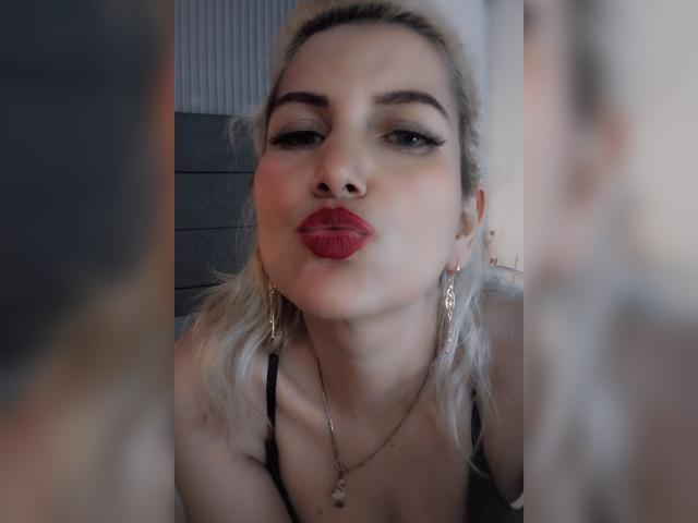 GiuliaAddams - Live sex cam - 24059421