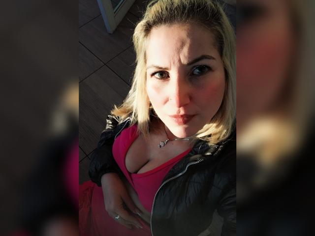 GiuliaAddams - Sexe cam en vivo - 24059437