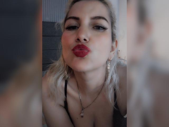 GiuliaAddams - פורנו בשידור חי ומצלמת סקס - 24059757