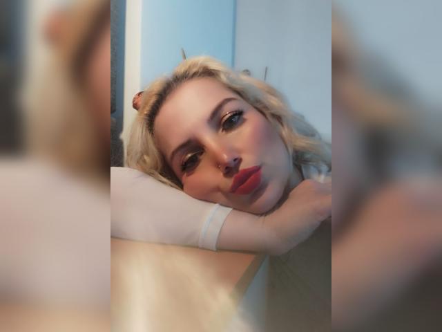GiuliaAddams - Live Sex Cam - 24060081