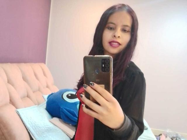 JuliaWaine - Live Sex Cam - 24078357