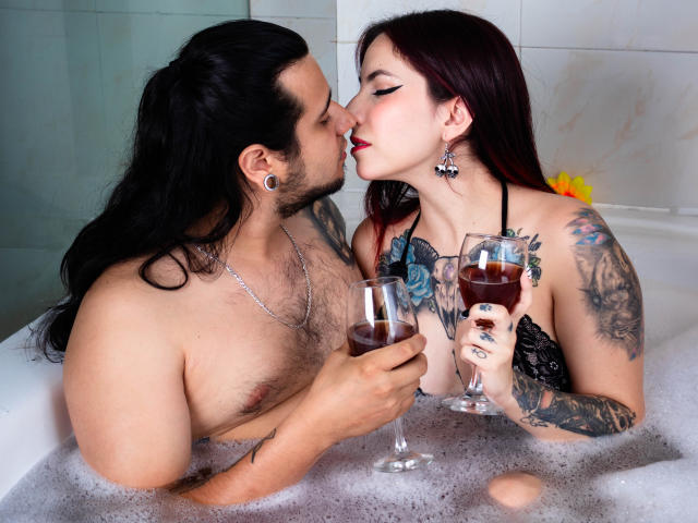 EmilyAndChrisHot - Live sex cam - 24101229