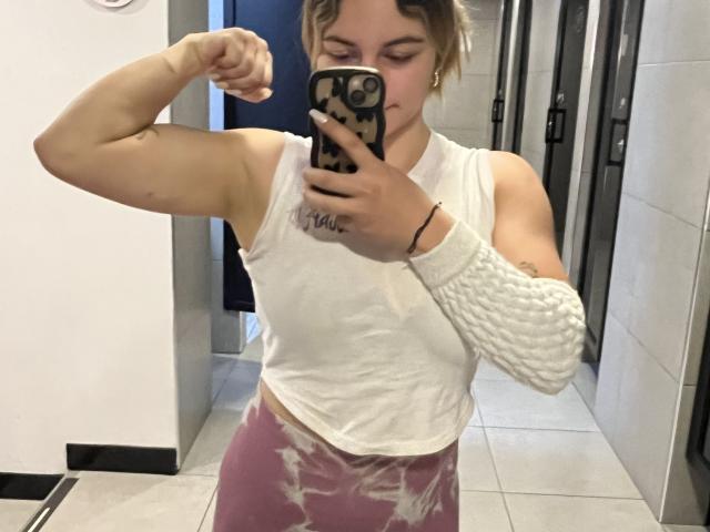 AtheneaRossi - Live Sex Cam - 24116733