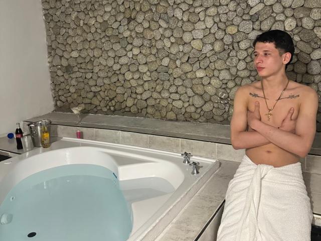 LondonCock - Live Sex Cam - 24135037