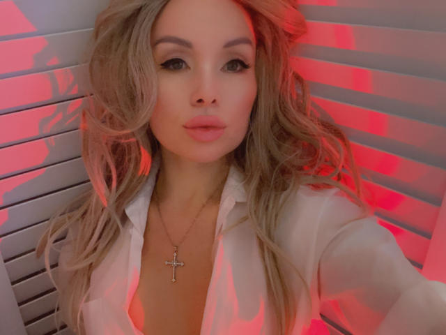 AvaGreenx - Live porn &amp; sex cam - 24169745