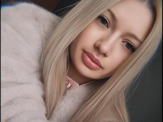 MikkiShows - Live porn &amp; sex cam - 24219713