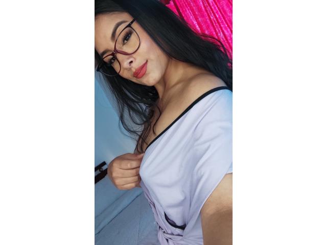 EmilyValeria - Live sexe cam - 24220769