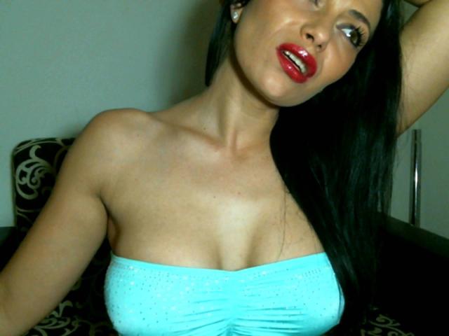 DeeLicious - Live chat hot with a dark hair Hot young lady 