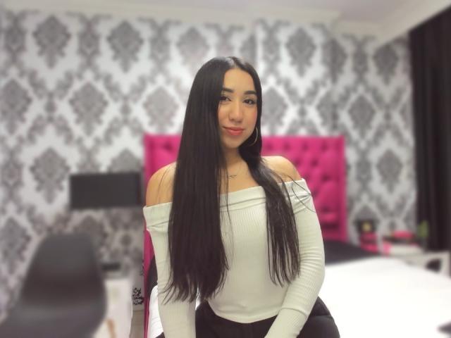 LuciaThompson - Live sex cam - 24225393