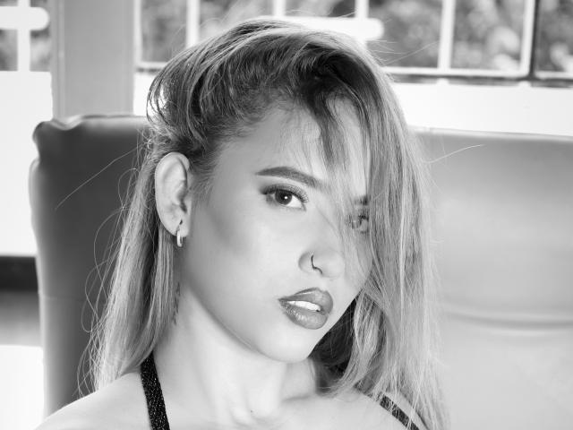 AphrilBenson - Live porn &amp; sex cam - 24226369