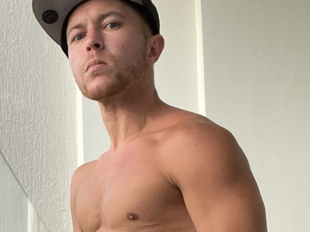 AaronSky - Live Sex Cam - 24240601