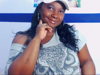 DelixiaHot - Webcam live exciting with a beefy Girl 