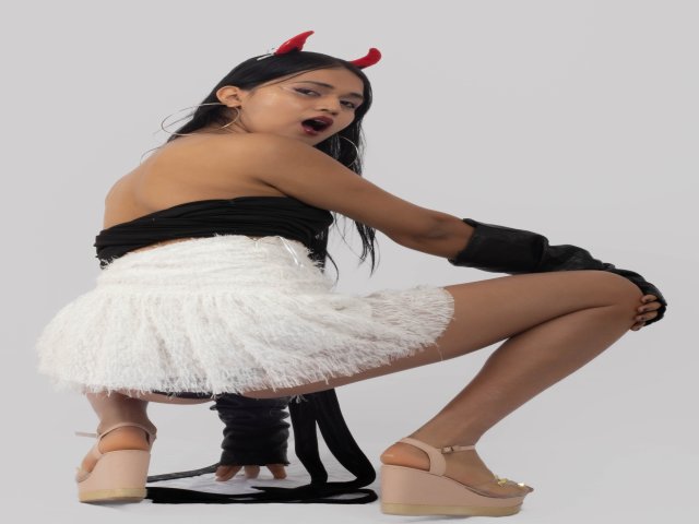 SheWolfSabriina - Live Sex Cam - 24247033