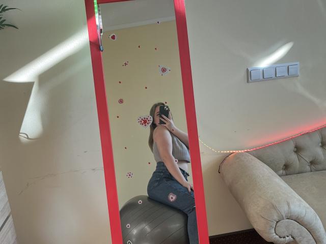 DiLaria - Live sex cam - 24256225