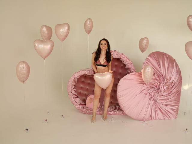 KaraCriegs - Live Sex Cam - 24267573