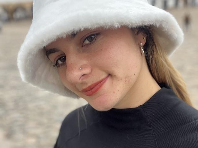 AtheneaRossi - Live sex cam - 24272565