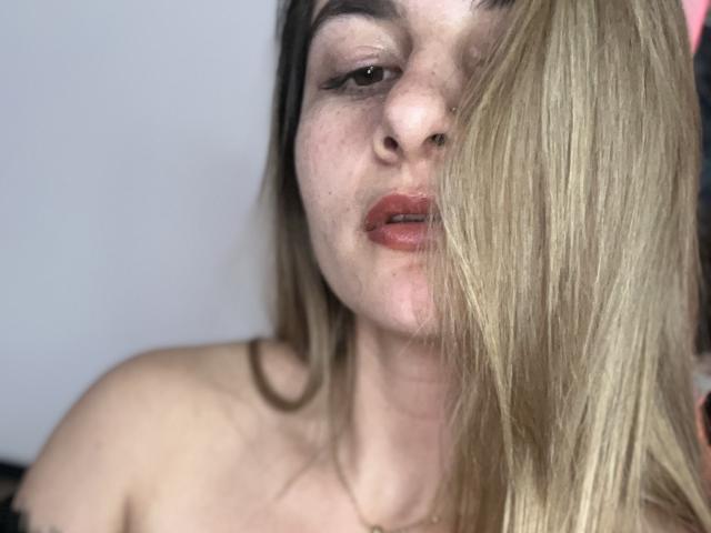 AtheneaRossi - Live sex cam - 24272665