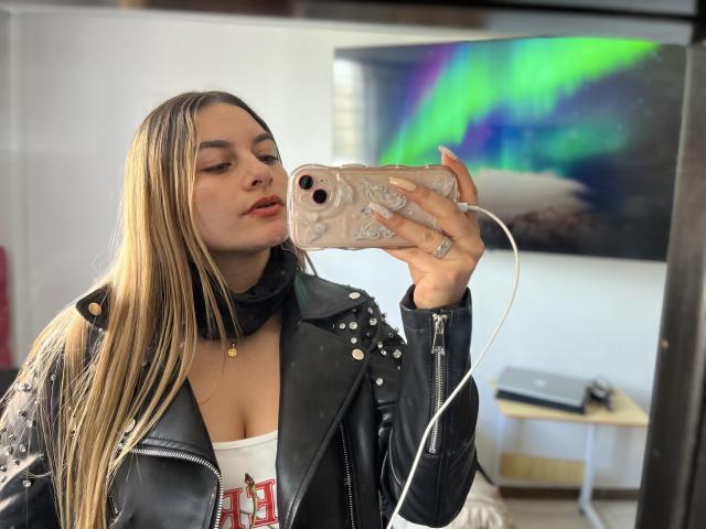 AtheneaRossi - Porno na żywo i seks kamera - 24272789