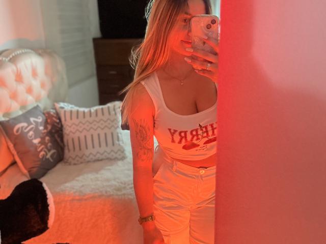 AtheneaRossi - Live sex cam - 24273225