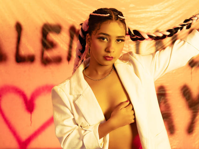 MariamLara - Camera khiêu dâm &amp; quyến rũ trực tiếp - 24276437