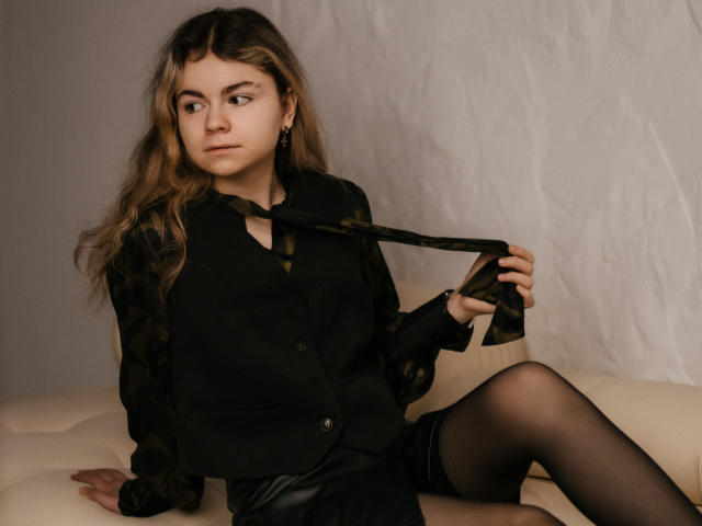 TinaRedly - Live Sex Cam - 24281105