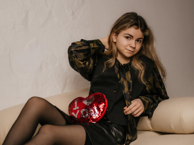 TinaRedly - Live sex cam - 24281401