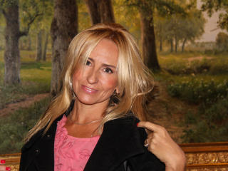 MarinaBlondy - Web cam en direct avec cette Femmes avec une belle poitrine  