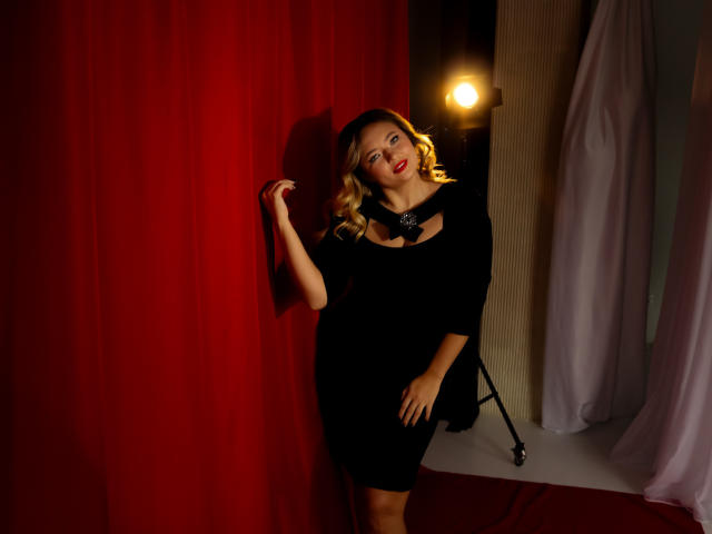 SallyVerda - Live sex cam - 24300057