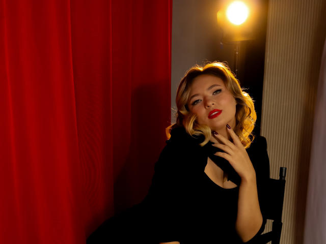 SallyVerda - Live sex cam - 24300085