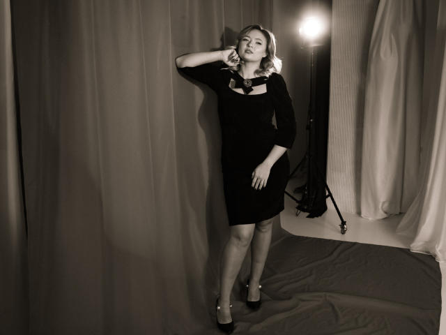 SallyVerda - Live sex cam - 24300525