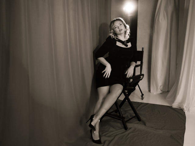 SallyVerda - Live Sex Cam - 24300557