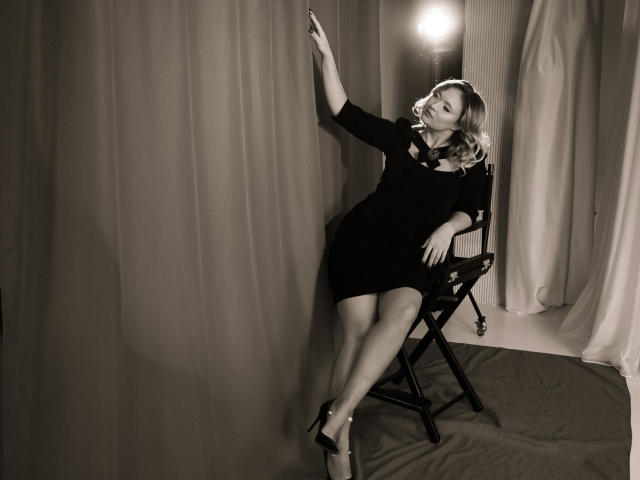 SallyVerda - Live Sex Cam - 24300597