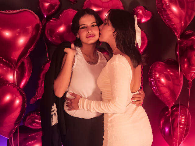 AnneAndSophia - Live sex cam - 24302473