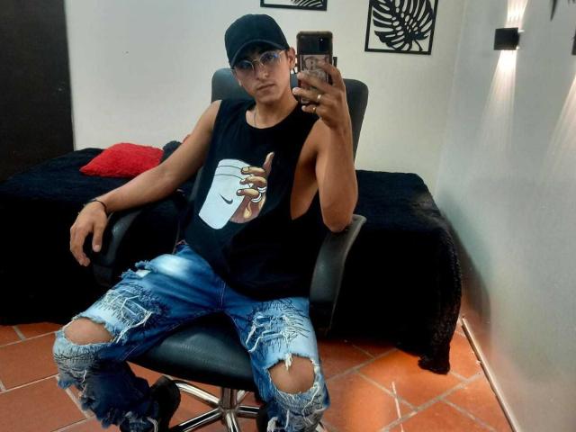 DeyerHot69 - Live Sex Cam - 24309577