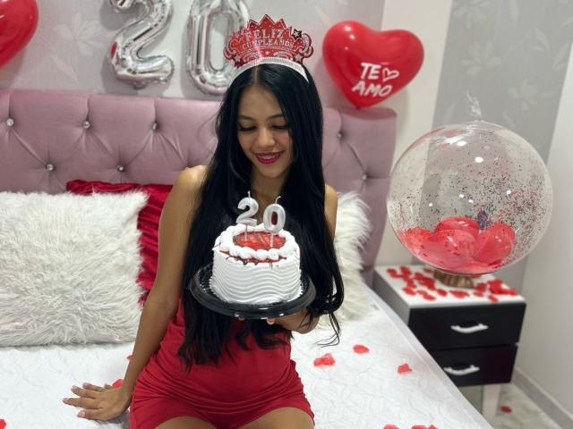 EstrellaHoott - Live porn &amp; sex cam - 24311389
