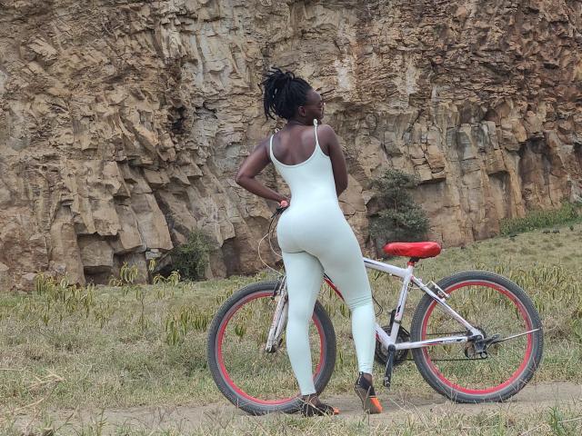 LuluBigAss - Live sex cam - 24314141