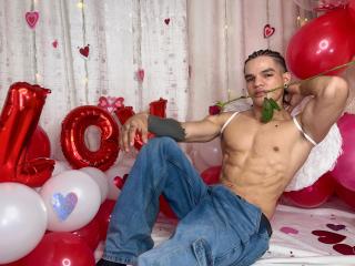 AlexBernal - Live sex cam - 24327829