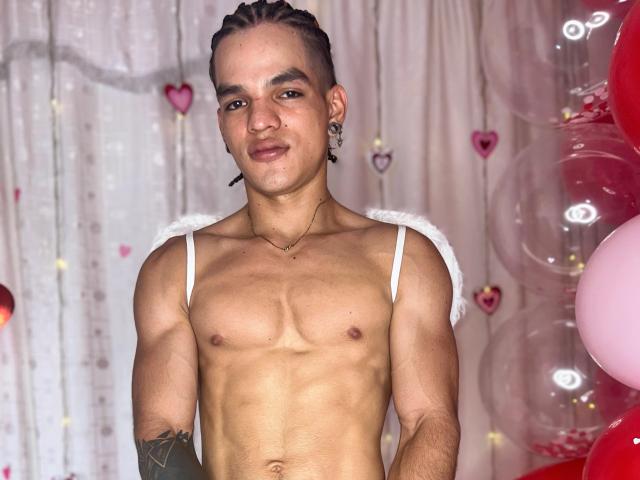 AlexBernal - Live sex cam - 24327873