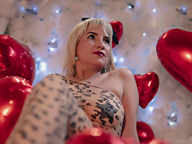 GiuliaAddams - Sexe cam en vivo - 24335845