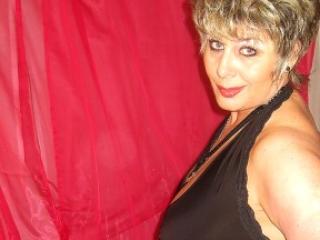 PoshLady - online show exciting with this fair hair MILF 