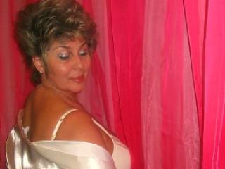 PoshLady - Chat cam hot with a full figured Lady over 35 