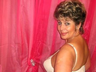 PoshLady - Chat live nude with this White Sexy mother 