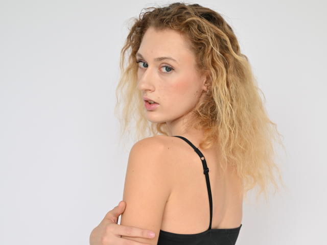 RinaPinkThree - Live sex cam - 24345293