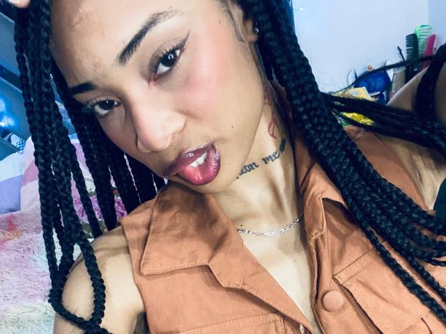 ElaHott - Live sex cam - 24370477