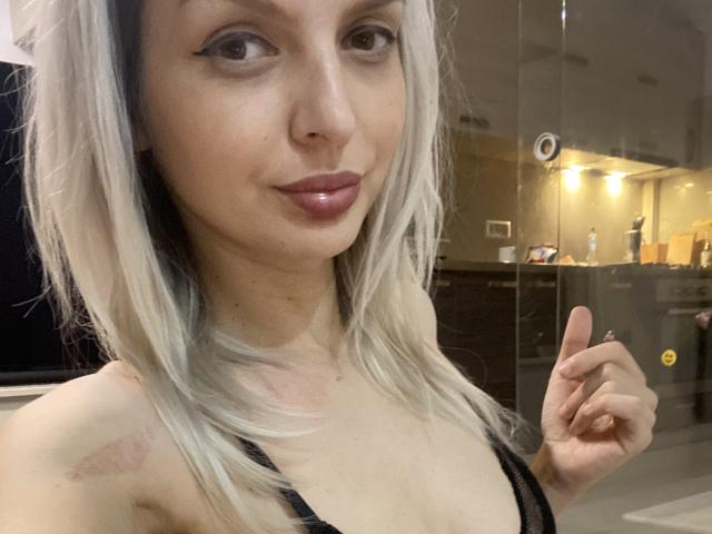DouceAmelia - Live sex cam - 24384521