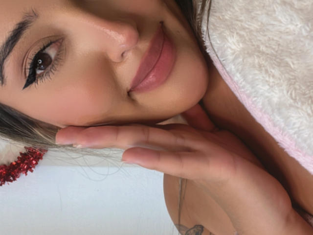 MaeCollins - Live sex cam - 24387841