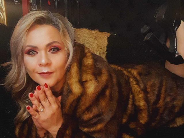 VictoriiaGray - Live Sex Cam - 24388485