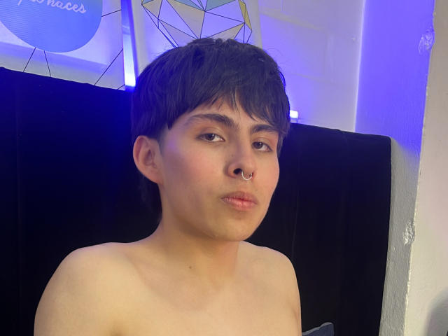 PepperTwink - Live sex cam - 24392997